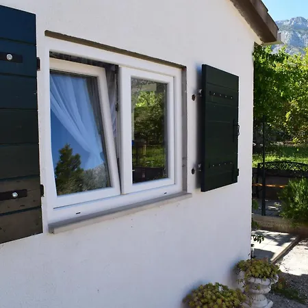 Fortyone Apartment *